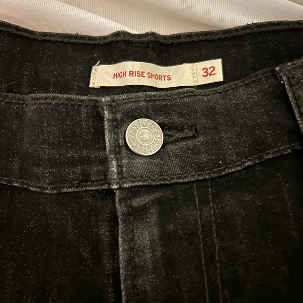 Levi’s Black Denim Women's Cut off Shorts NWOT - Picture 3 of 3